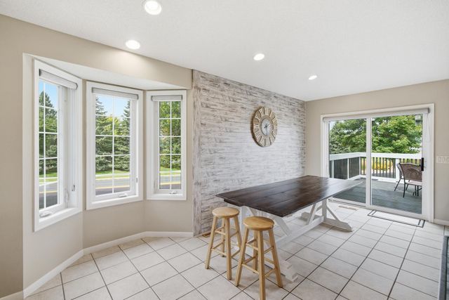 653 Grayhawk Dr, Mankato, MN 56001