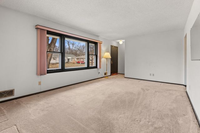 2662 1st Avenue E, North Saint Paul, MN 55109