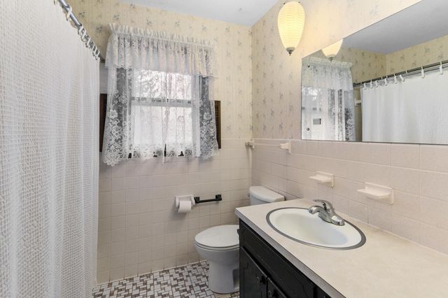 2662 1st Avenue E, North Saint Paul, MN 55109