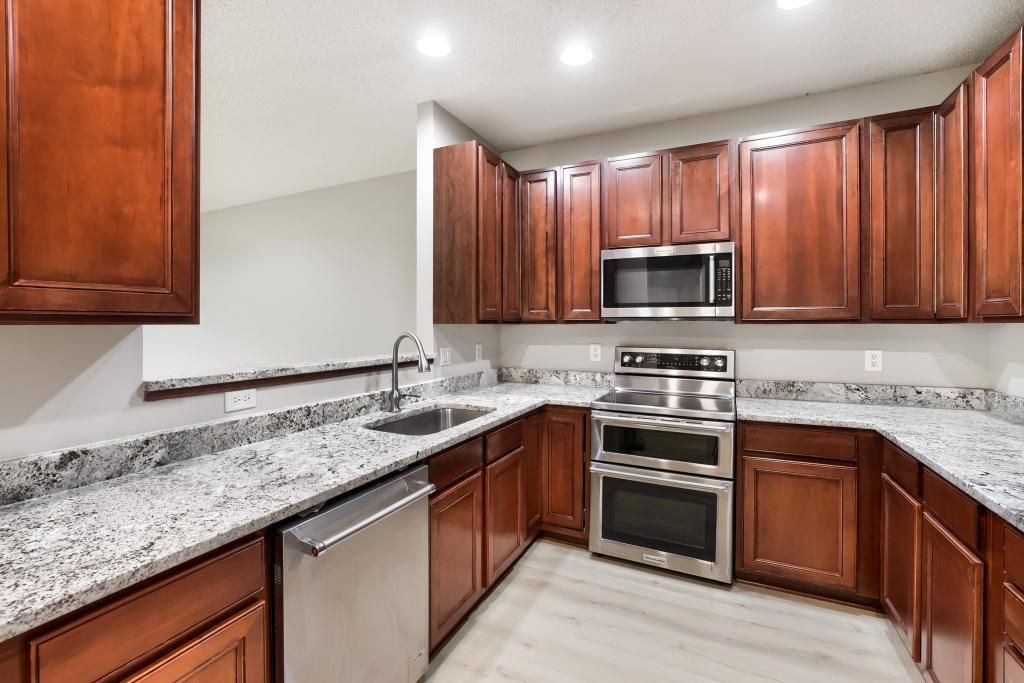 4940 Underwood Lane N 4940D, Plymouth, MN 55442 — photo 2