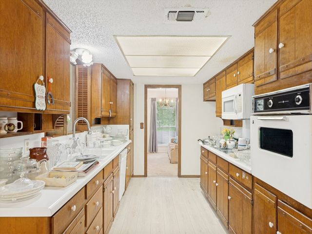 501 Stevens Drive, Benbrook, TX 76126