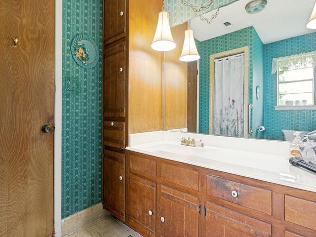 501 Stevens Drive, Benbrook, TX 76126