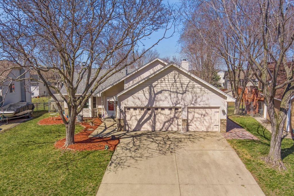 7175 Upper 157th Street W, Apple Valley, MN 55124