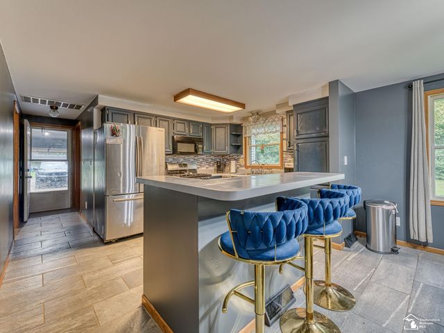 5825 Bacon Road, Petersburg, MI 49270