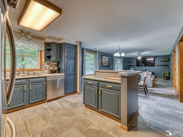 5825 Bacon Road, Petersburg, MI 49270