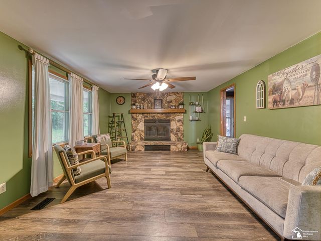 5825 Bacon Road, Petersburg, MI 49270