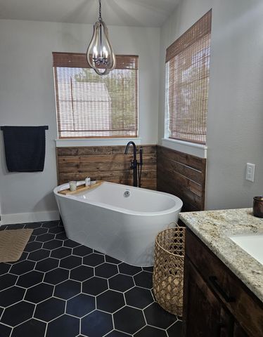 371 Private Road 7327, Emory, TX 75440