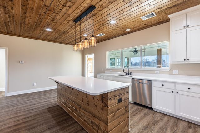 371 Private Road 7327, Emory, TX 75440