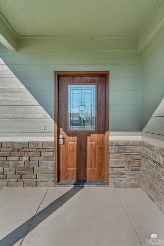 9929 Jasmine Drive, Manhattan, KS 66502