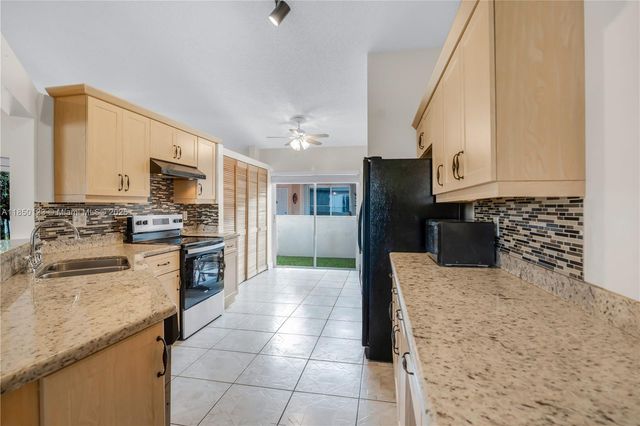 301 NW 207th Ave, Pembroke Pines, FL 33029