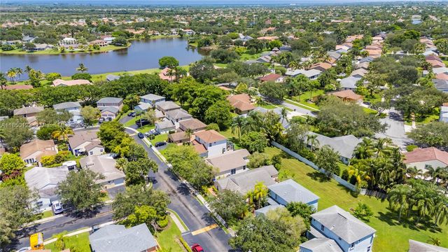 301 NW 207th Ave, Pembroke Pines, FL 33029