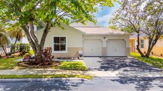 301 NW 207th Ave, Pembroke Pines, FL 33029