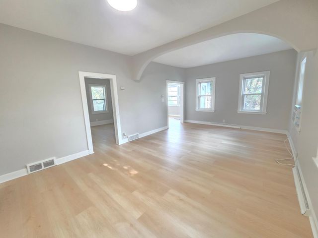 712 Maple Street W, Stillwater, MN 55082