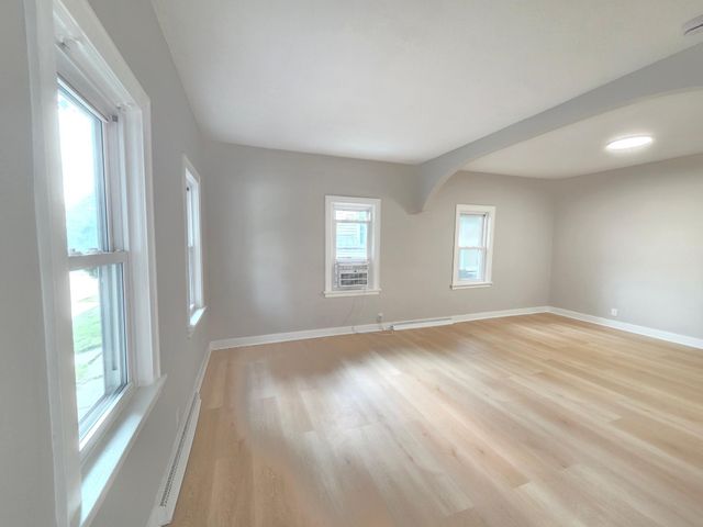 712 Maple Street W, Stillwater, MN 55082