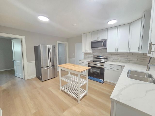 712 Maple Street W, Stillwater, MN 55082