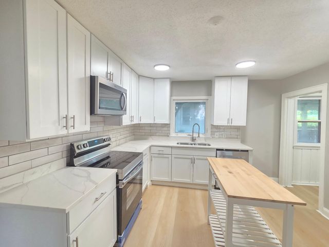 712 Maple Street W, Stillwater, MN 55082