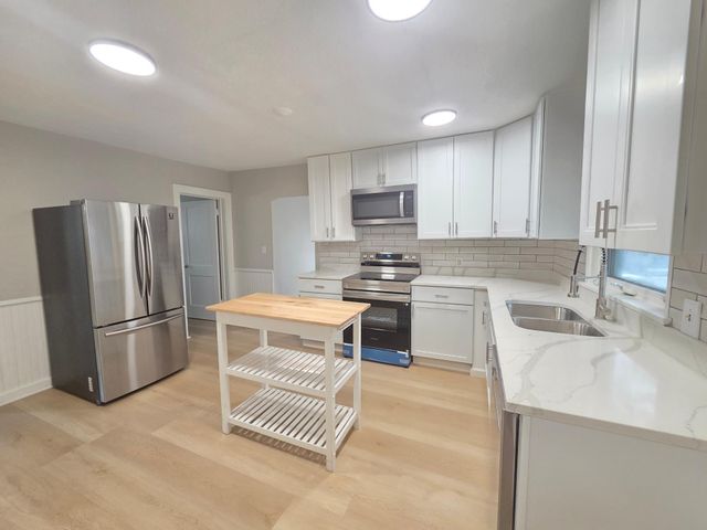 712 Maple Street W, Stillwater, MN 55082