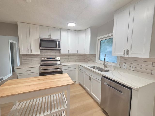 712 Maple Street W, Stillwater, MN 55082