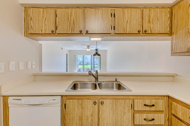 601 Sabal Ridge Circle A, Palm Beach Gardens, FL 33418