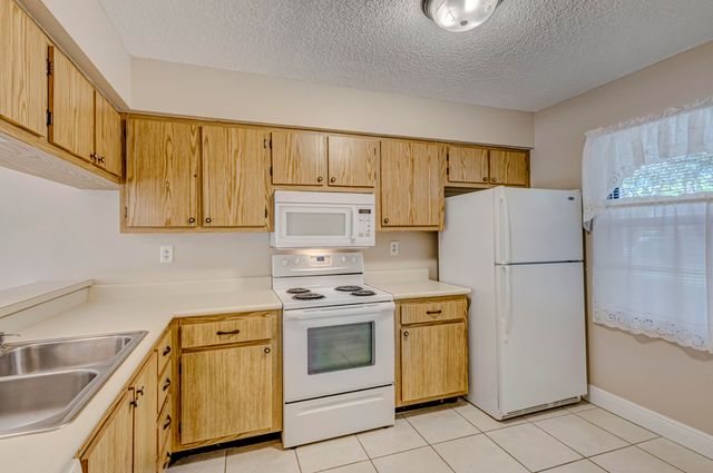 601 Sabal Ridge Circle A, Palm Beach Gardens, FL 33418