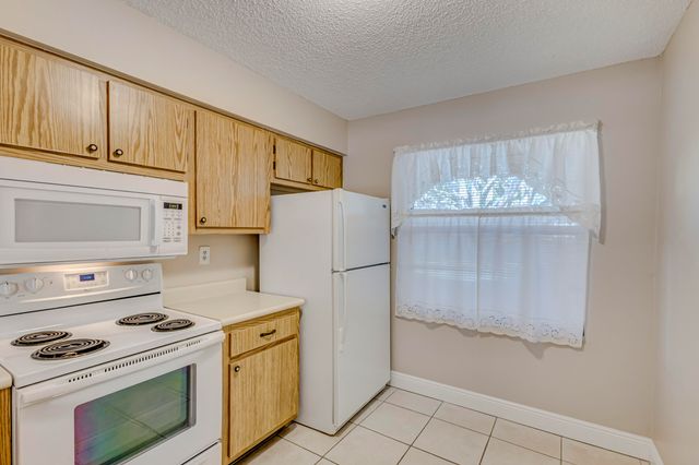 601 Sabal Ridge Circle A, Palm Beach Gardens, FL 33418