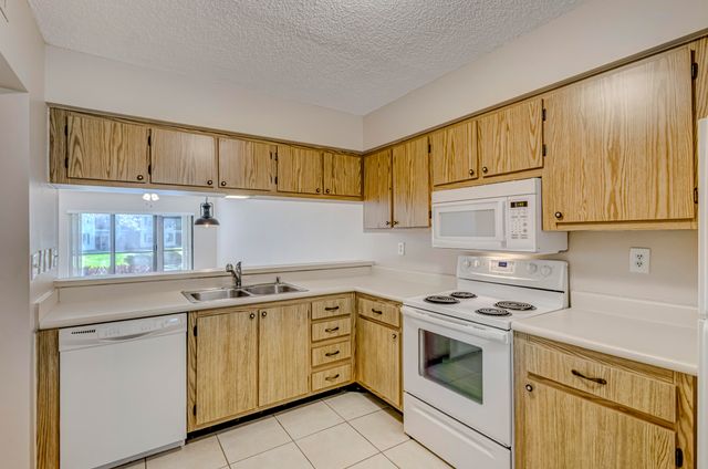 601 Sabal Ridge Circle A, Palm Beach Gardens, FL 33418