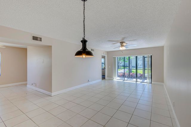 601 Sabal Ridge Circle A, Palm Beach Gardens, FL 33418