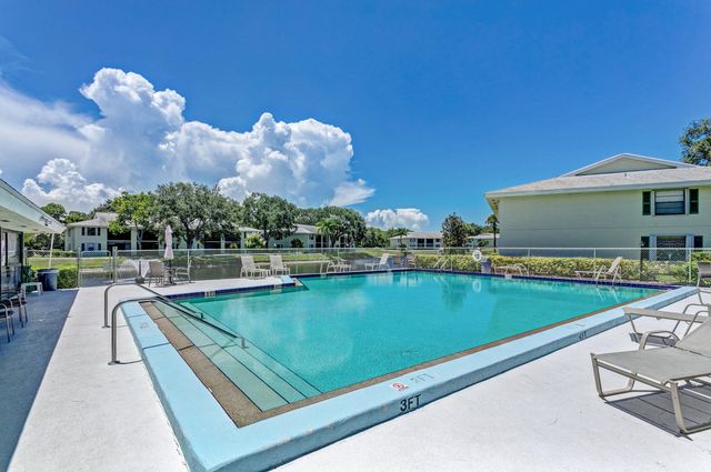601 Sabal Ridge Circle A, Palm Beach Gardens, FL 33418
