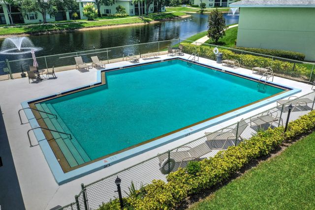 601 Sabal Ridge Circle A, Palm Beach Gardens, FL 33418