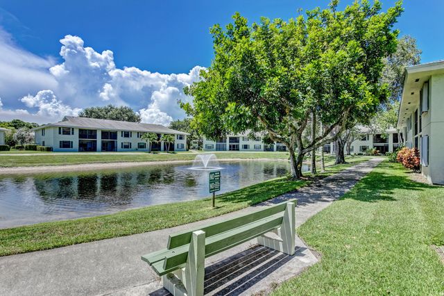 601 Sabal Ridge Circle A, Palm Beach Gardens, FL 33418