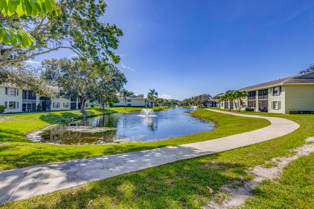 601 Sabal Ridge Circle A, Palm Beach Gardens, FL 33418