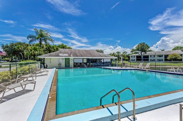 601 Sabal Ridge Circle A, Palm Beach Gardens, FL 33418