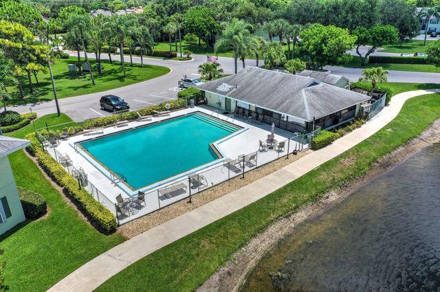 601 Sabal Ridge Circle A, Palm Beach Gardens, FL 33418