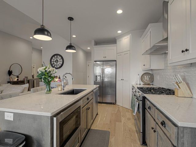 807 NE Algonquin Street B, Lee's Summit, MO 64064