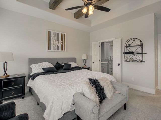807 NE Algonquin Street B, Lee's Summit, MO 64064