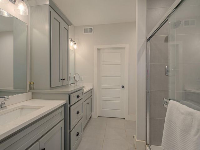 807 NE Algonquin Street B, Lee's Summit, MO 64064