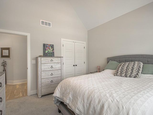 807 NE Algonquin Street B, Lee's Summit, MO 64064