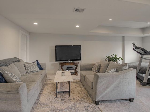 807 NE Algonquin Street B, Lee's Summit, MO 64064