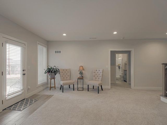 807 NE Algonquin Street B, Lee's Summit, MO 64064