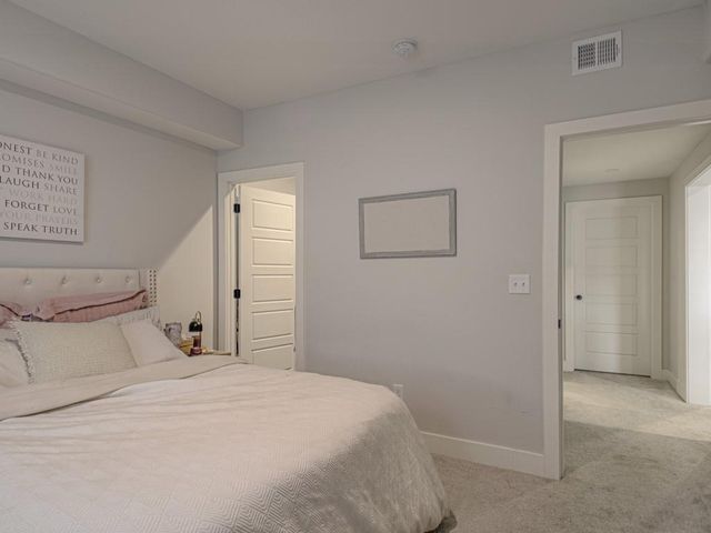 807 NE Algonquin Street B, Lee's Summit, MO 64064