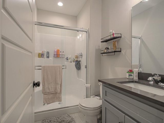 807 NE Algonquin Street B, Lee's Summit, MO 64064