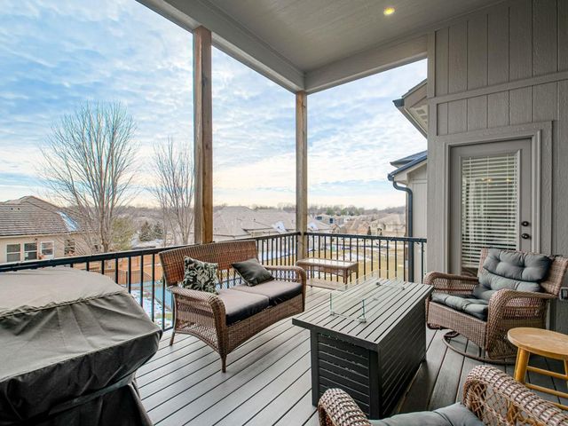 807 NE Algonquin Street B, Lee's Summit, MO 64064