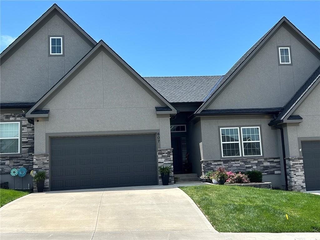 807 NE Algonquin Street B, Lee's Summit, MO 64064
