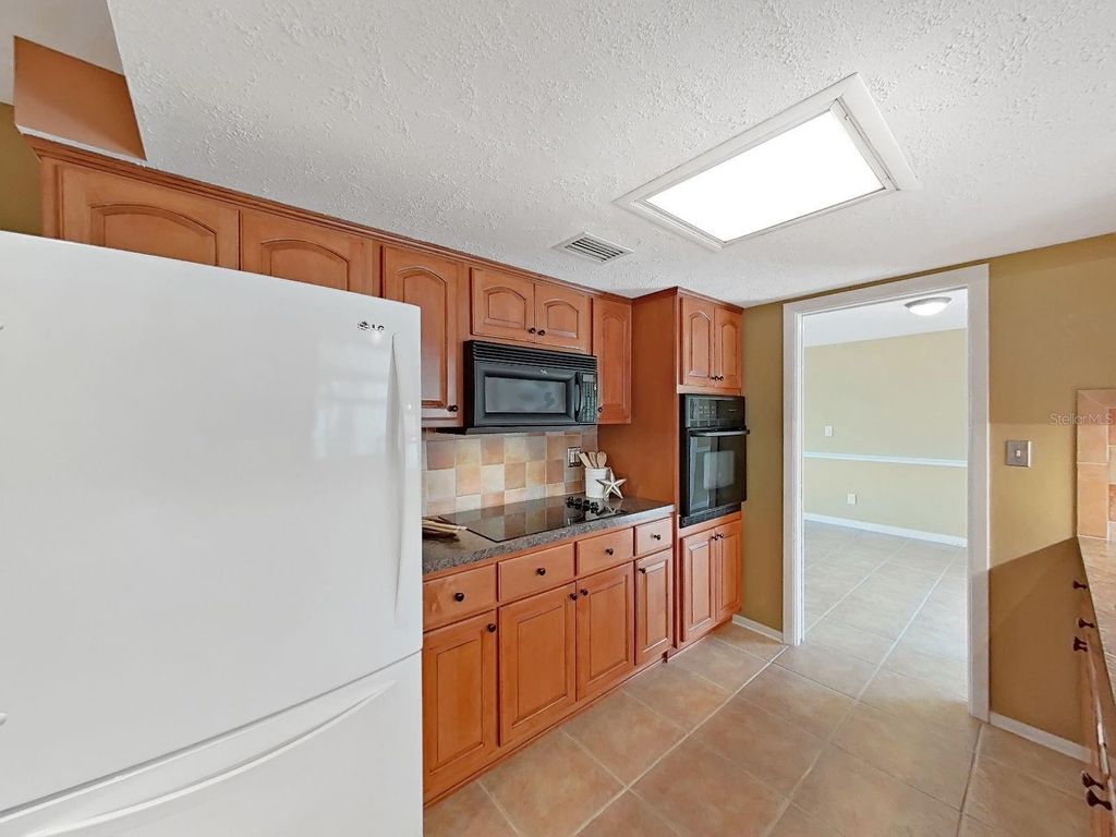 Image 15 of property listing at 1324 SUMMERLIN DRIVE, Clearwater, FL 33764