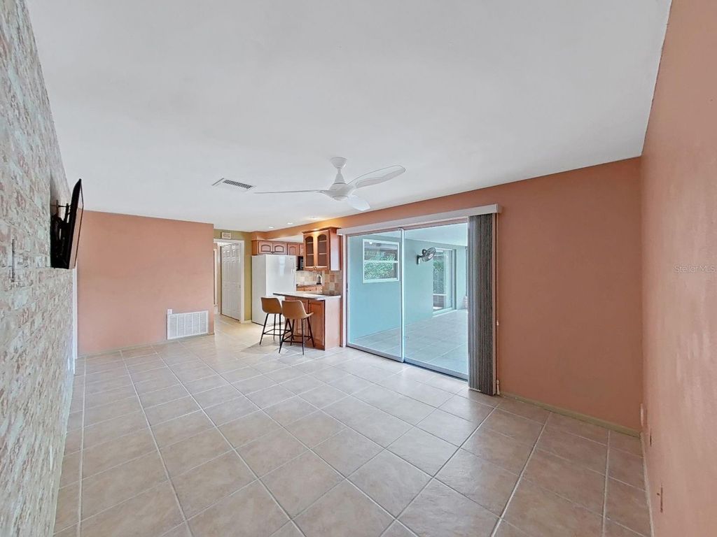 Image 20 of property listing at 1324 SUMMERLIN DRIVE, Clearwater, FL 33764