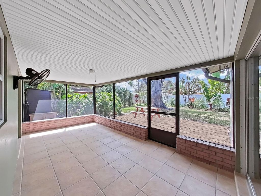 Image 28 of property listing at 1324 SUMMERLIN DRIVE, Clearwater, FL 33764