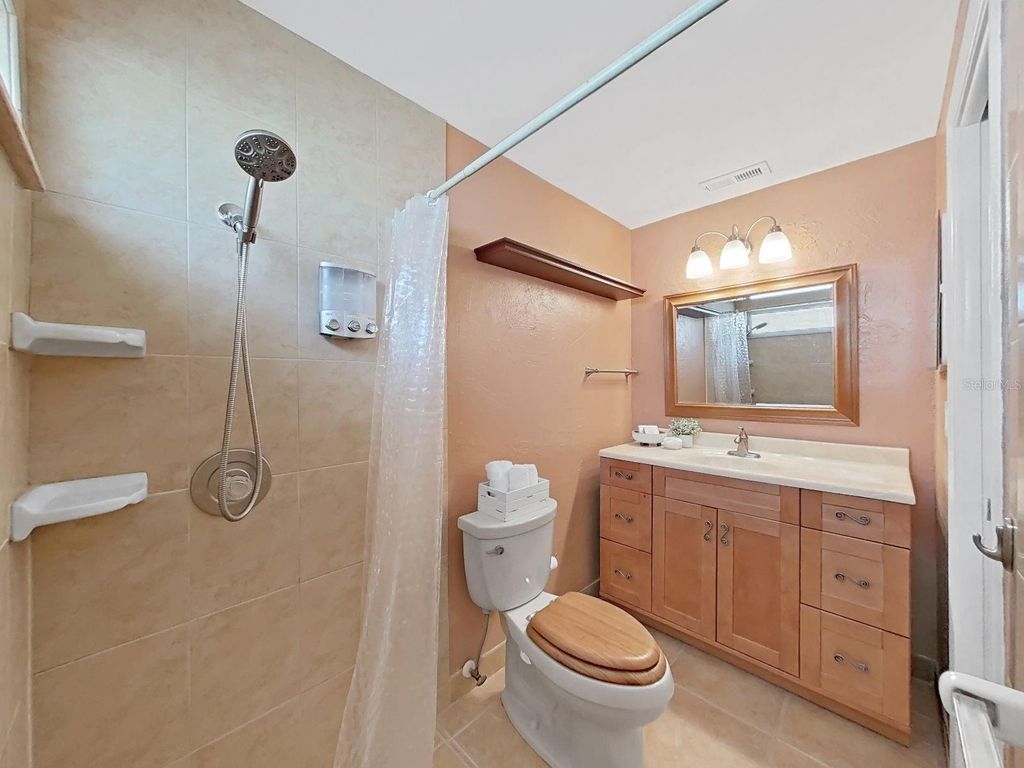 Image 33 of property listing at 1324 SUMMERLIN DRIVE, Clearwater, FL 33764