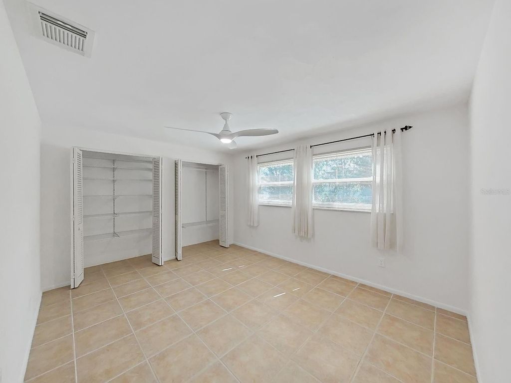 Image 36 of property listing at 1324 SUMMERLIN DRIVE, Clearwater, FL 33764