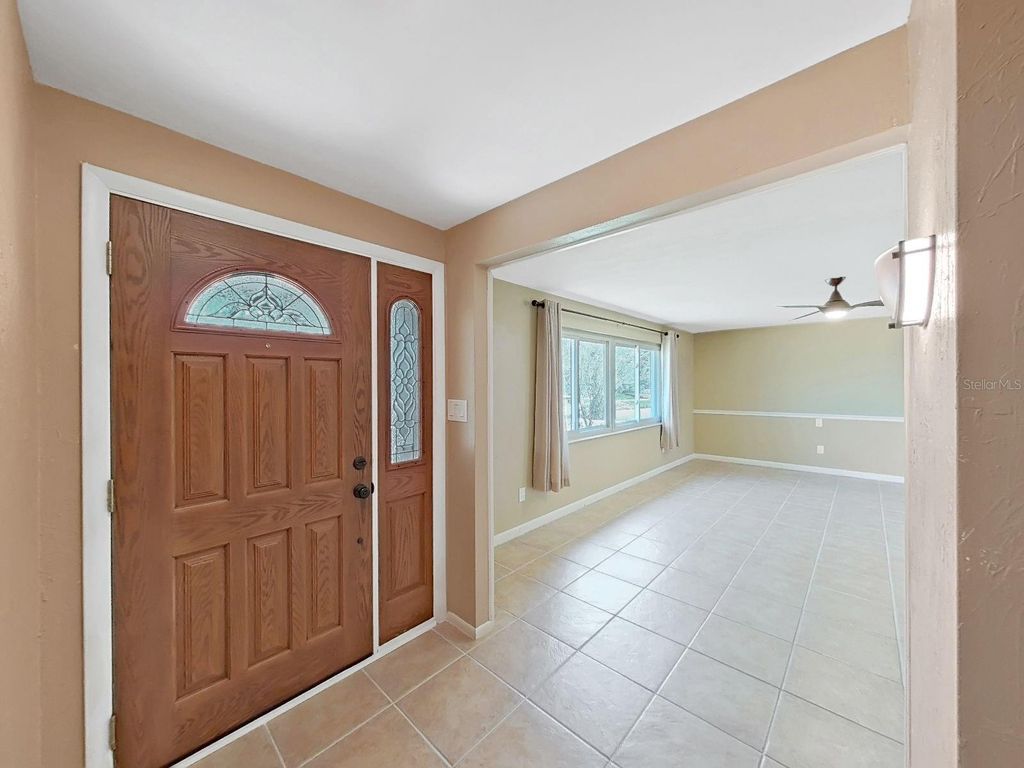 Image 5 of property listing at 1324 SUMMERLIN DRIVE, Clearwater, FL 33764