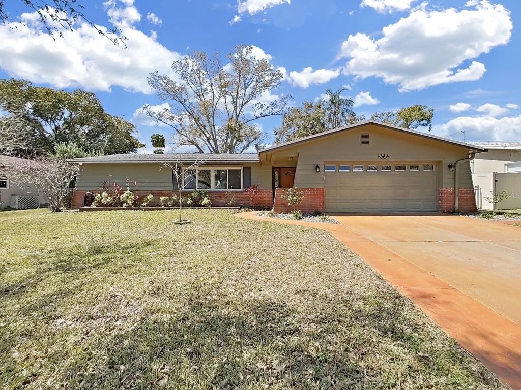 Image 44 of property listing at 1324 SUMMERLIN DRIVE, Clearwater, FL 33764